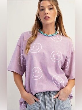 Easel Lavender Smiley Graphic Tee